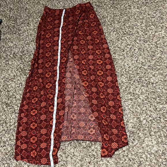 🛑 Forever 21 Long Skirt with Slit-Size Small - Picture 3 of 4